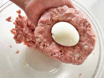 いつもと一味違います！　卵入りハンバーグのレシピ、作り方が「簡単で嬉しい！」