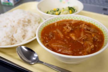 小学校教諭が児童の給食を捨て話題に “黙食を守らず” 以前も注意 4年生の児童の保護者へ謝罪へ ネットでコメント殺到「4年生にもなって注意受けて直せないって そこに問題があるのでは？」「社会に出た時に困るのはその子。学んでおくべきことだと思いますが。」