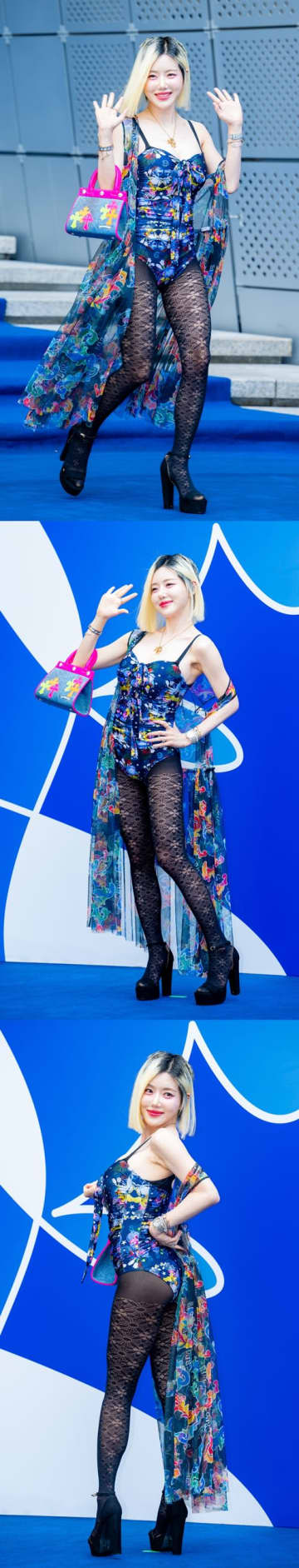 “日本で胸触られ”大騒動に　DJ SODAがファッションイベントに登場！大胆網タイツ衣装で観客魅了【PHOTO】