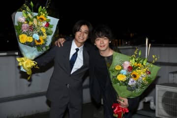 髙橋海人＆中村倫也『DOPE』クランクアップ「毎日来るのが楽しかった」「思う存分好き放題やれた」