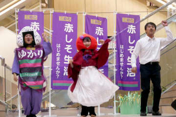 三島食品 社員劇団が“赤しそ”アピール 社長が脚本