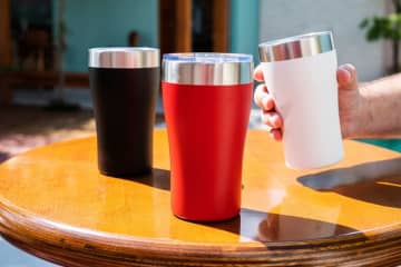 毎日出勤前にスタバに寄る夫。「タンブラーを持参しているから安くなっている」とは言いますが、家でインスタントコーヒーを入れた方がかなり安くなりますよね…？
