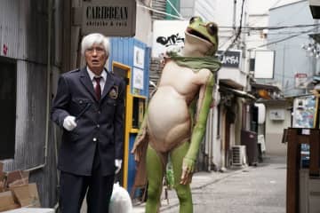 佐藤浩市の前に現れる“かえるくん”　幻想と現実が交錯　「アフター・ザ・クエイク」本編映像