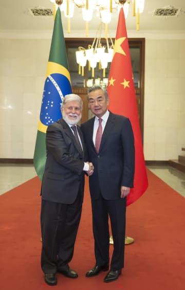 王毅氏、ブラジル大統領府首席補佐官と会談