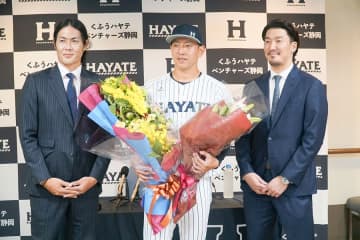 ハヤテ・田中健二朗、引退会見で連続サプライズに感無量　兄貴分と慕う2人に大感激