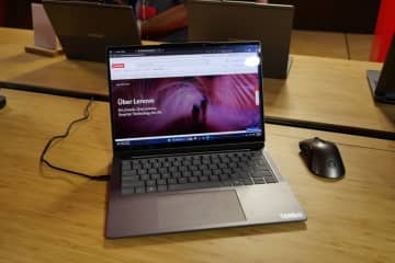 Lenovo、縦回転できるディスプレイ搭載の「ThinkBook」コンセプトモデル