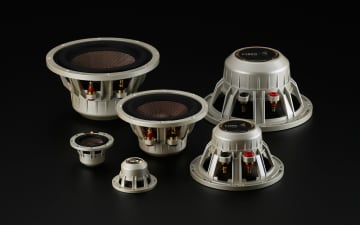 ビーウィズ、カースピーカーのハイエンドライン新製品「コンフィデンス ゴールド」