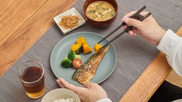 “お箸博士”丁子 雄希先生と共同開発した「エジソンのお箸ラストステップ 大人用」を9月中旬に発売！正しく美しい持ち方が身に付きやすいお箸　～マナーや所作を見直したい、子どもに教えたい、海外の方への日本土産など多様なニーズに応えて～