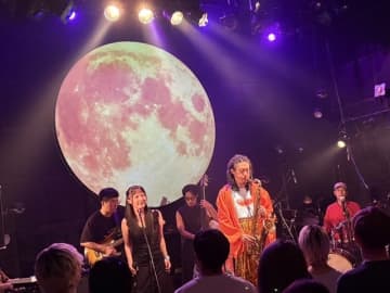 韓国のサックス奏者KIM OKI、青山・月見ル君想フ公演をレポート
