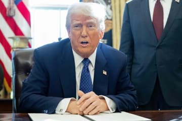 トランプ大統領、米国に工場を建設していないチップメーカーに追加関税を課すと発表