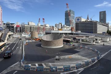 新宿西口、9月27日に東西つなぐ歩行者動線　車は南北通り抜け不可に