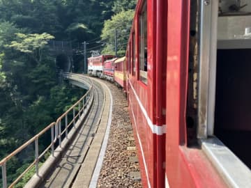 日本唯一の線路を歩く！大鉄、「アプト式」運行開始35周年で特別体験ツアー