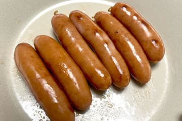 水分飛ぶまで焼く！「一番旨い」と話題、シャウエッセン調理法