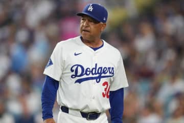 ドジャース・ロバーツ監督の采配に本場ファン不満爆発「なぜ解雇されないのか」「集中力ない」