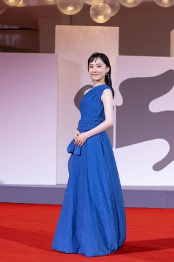 芦田愛菜が喜び語る　映画『果てしなきスカーレット』　ベネチア国際映画祭で10分超えのスタンディングオベーション