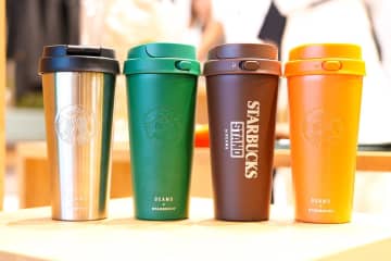 スターバックス×ビームス、“ペーパーカップ風”ボトル＆コーヒー豆使った染色デニムジャケット