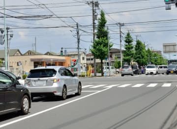 ダンプカーが乗用車と衝突しそのまま『爆走』”白煙” 上げながら400m引きずりネットでコメント殺到「400mも押したまま、気付いていないとは思えないんだが?どうなのダンプドライバさん」「田川方面に曲がるために乗用車が無理な割り込みをして避けきれずに接触、運転手が怒って引きずったって感じ?」