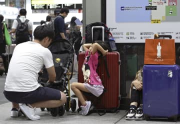 東海道新幹線、大幅乱れ　台風大雨、17万人に影響