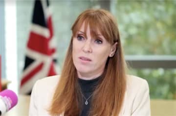英副首相が辞任　不動産取得の際に税金過少支払いか