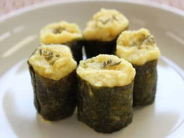 【残暑も海藻でミネラル補給～海苔を使った簡単料理】カレー味ポテトサラダの海苔巻き
