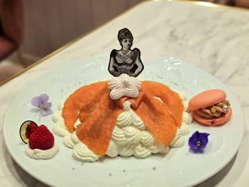 劇場の街・日比谷にオープンした『Q-pot CAFE.』ですみれ色のスイーツを堪能〜黒猫スイーツ散歩 日比谷・有楽町編5〜