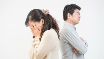 お願い、嘘だと言って…59歳妻、絶句。〈退職金2,200万円〉定年サラリーマン夫、衝撃の告白