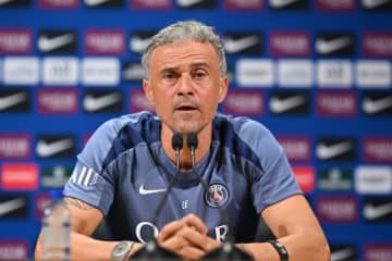 PSGがエンリケ監督の自転車事故を発表…鎖骨骨折のため手術へ