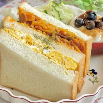 忙しい日に助かる！これ1つで大満足な「ナポリタンと卵のダブルサンド」レシピ