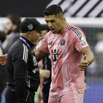 試合後に相手スタッフへ唾吐き。インテル・マイアミのルイス・スアレスが６試合の出場停止処分。追加ペナルティの可能性も