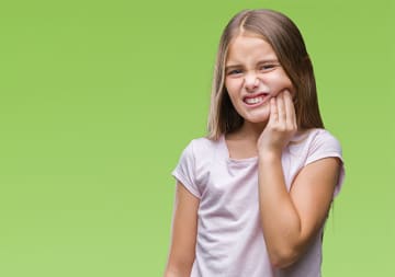 子どもも知覚過敏になるって本当？食いしばりとの関係性について歯科医越智先生にお伺いしました