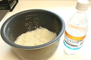 炊飯器に「アレ」入れて炊いたら全然違う…　ごはん嫌いな息子も「もちもちでおいしい！」大満足