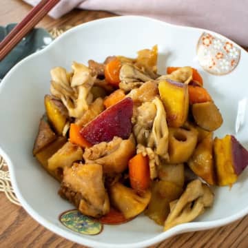 「秋野菜かき集めて全部入れたい！」「切って煮るだけ！」「週7これがいい♪」鶏肉と秋野菜の筑前煮レシピ