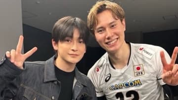 髙橋藍が迎えた“最高の誕生日”　人気俳優との仲良し2ショットに「顔面国宝」「Wタカハシ最高」