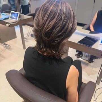 髪型で脱・昭和！！【40・50代のイメチェン】は「外ハネウルフ」一択かも♡