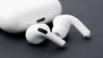 『AirPods Pro（第2世代）』のタッチコントロール操作方法まとめ − 押す回数で動作が異なる！