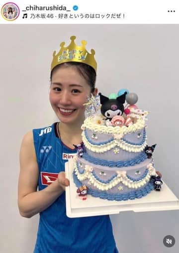 「シダマツ」志田千陽＆松山奈未ペア、エッフェル塔バックに笑顔の2ショ　志田選手はキティちゃんTシャツで
