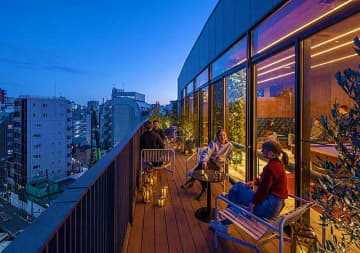 Booking.com でユーザー高評価　HOTEL GRAPHY 渋谷 の魅力　LIVELY HOTELS ならではの居心地　充実したウェルカムサービスやアメニティ　海外ホステルのような自由さ　and more...