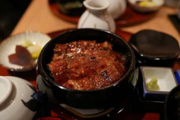 日本と中国の食卓を揺るがす？うなぎ取引規制案の行方