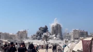 大きな爆発音の後に黒煙上げ崩壊…イスラエル軍がハマス拠点の高層ビルにミサイル攻撃　ガザ市制圧に向け軍事作戦を拡大