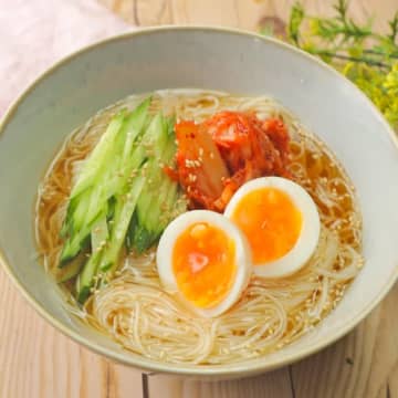 【余ったそうめんはこうやって食べてみて】「めんつゆに飽きたらコレ」「汁まで飲みたい」そうめんの無限アレンジレシピ