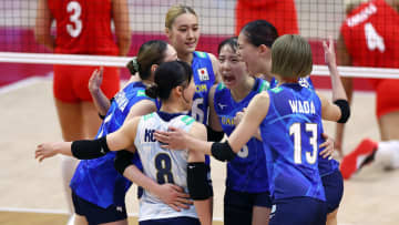 選手らの目に涙　バレー女子はトルコと激戦の末敗れ3位決定戦へ　ファンらも「ほんとバレーっておもろいな」と胸打たれる