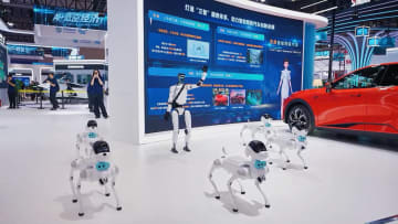 中国重慶で世界スマート産業博　ロボットやAIの成果披露