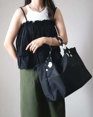服の上に着るキャミソールの名前は？ 画像でわかるファッション用語プチ解説