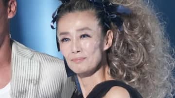 67歳大女優のサプライズ登場に騒然！ 萬田久子が「約13年ぶり」TGCランウェイ「スタイルすごい」「お若い」「ピンヒールすご」