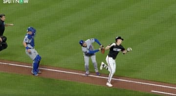 何が起きた…？ 大谷翔平、タッチプレーで“まさかのアクシデント”「エグいな」打者走者のリアクションが話題に「笑ってしまった」