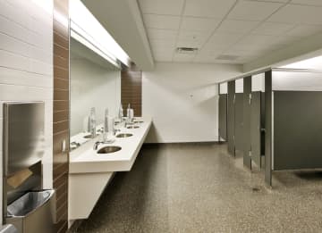20代女性巡査長 拳銃やベルト一式を『トイレに置き忘れ』で懲戒処分 ネットでコメント殺到「このような難癖レベルの懲戒処分をする以前に、必ず外さなければ用を足せない作りを変えるのが先だと思う」 「都度外さないと用を足せない構造なら使い勝手が悪いだろうし、外してもそのまま置き忘れたりしそうじゃない?」