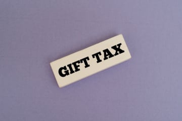 子ども名義の銀行口座に児童手当を貯金しています。18歳になったら全額わたそうと思っているのですが、贈与税はかかりますか？