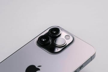 iPhone 17、日本でも「eSIMオンリー」機種になるのか　EU域内で販売店スタッフがトレーニング実施も？
