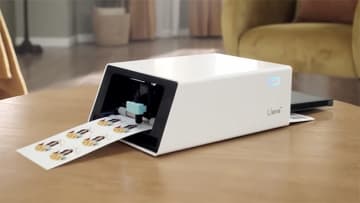 ラミネート加工もシールカットも自動！ スマホ対応シールプリンター「PixCut S1」