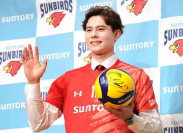 髙橋藍、人気俳優とのバースデー2ショットを披露→「お似合い」「絵になる2人」と大反響
